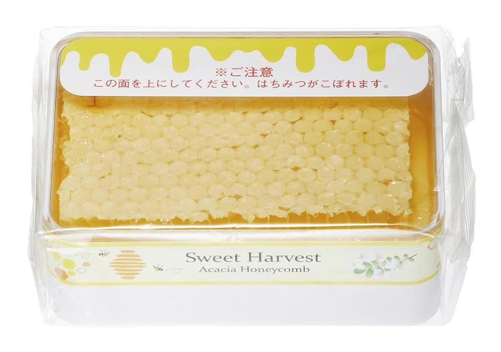 「商品情報」商品紹介 商品紹介 1929年から続くハンガリーの歴史ある養蜂場のアカシアハニーコムです。 クセのないやさしい甘味のアカシア蜂蜜をたっぷり含んだアカシアハニーコムをカットして容器に詰めまし