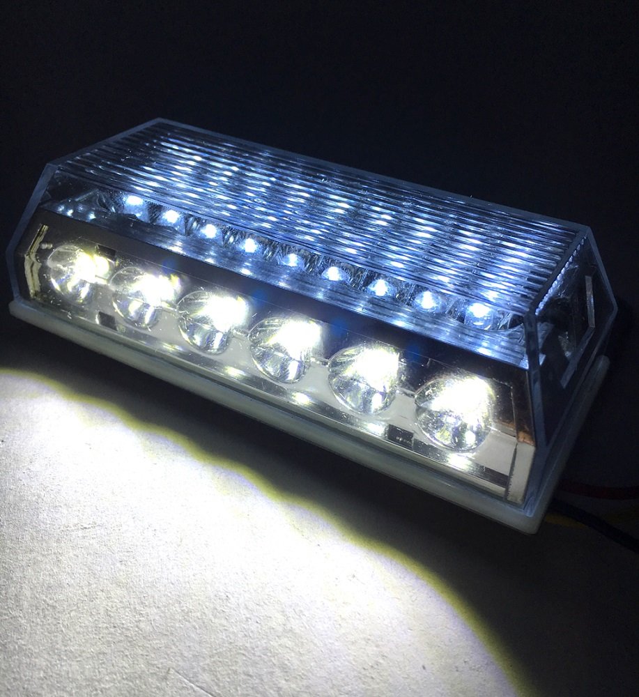 「商品情報」「主な仕様」トラック用 24LED アンダーライト付き サイドマーカー10個セットです。トラックやトレーラーの車体サイズ感を周囲に視認させることができる24LEDサイドマーカー(側方灯)で