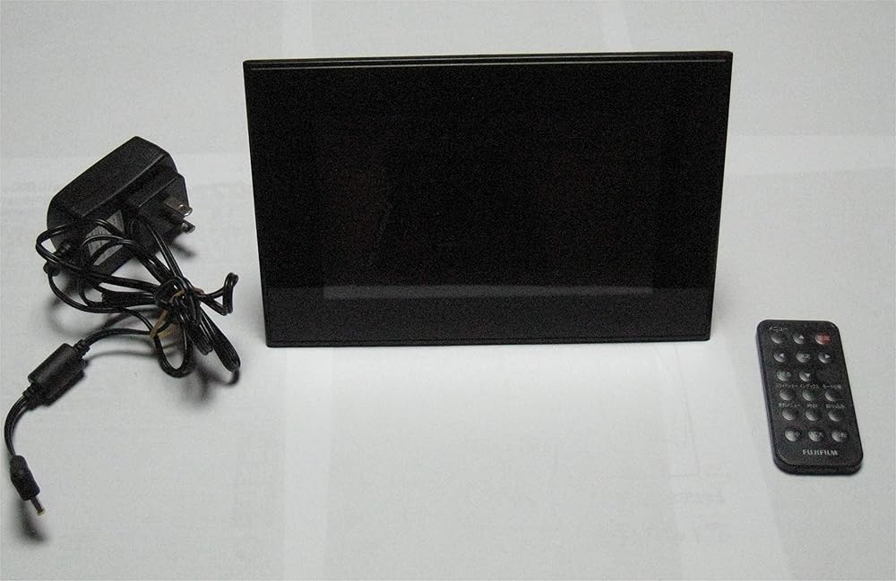 「商品情報」商品紹介 大型液晶テレビにも搭載されているLEDバックライトを採用し、消費電力を約1/2低減したエコ設計。 7.0型 スタンダードサイズのASV液晶を搭載。本体カラーはブラックとホワイトの
